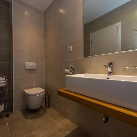 Spacious Three-bedroom Balun With Pool Villa *