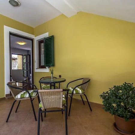 Villa Spacious Three-bedroom Balun With Pool