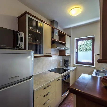 Spacious Three-bedroom Balun With Pool Willa