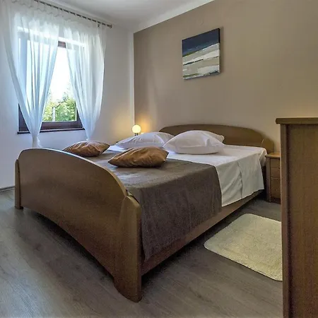 Willa Spacious Three-bedroom Balun With Pool *