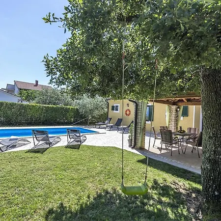 Villa Spacious Three-bedroom Balun With Pool Poreč