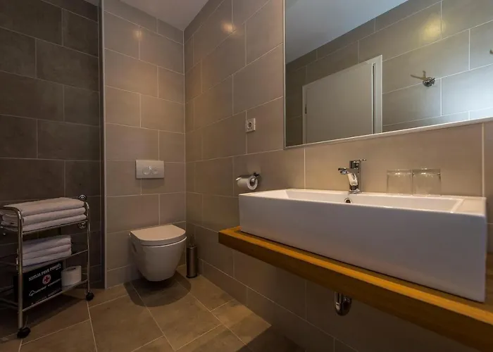 Spacious Three-bedroom Balun With Pool Villa *