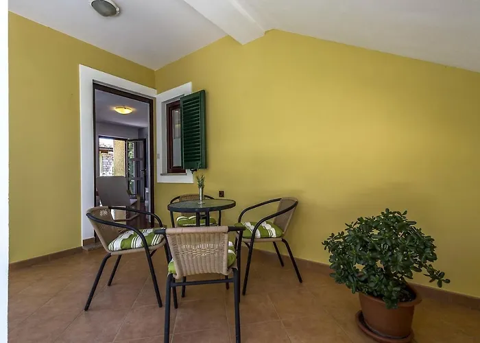 Villa Spacious Three-bedroom Balun With Pool