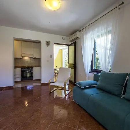 Βίλα Spacious Three-bedroom Balun With Pool
