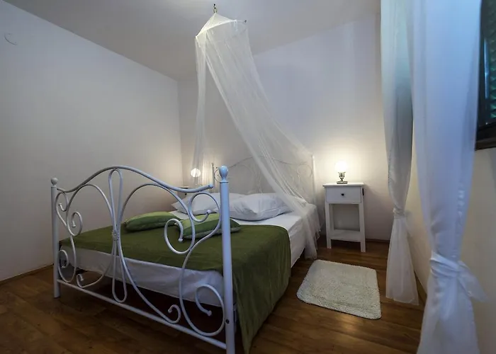 빌라 Spacious Three-bedroom Balun With Pool *