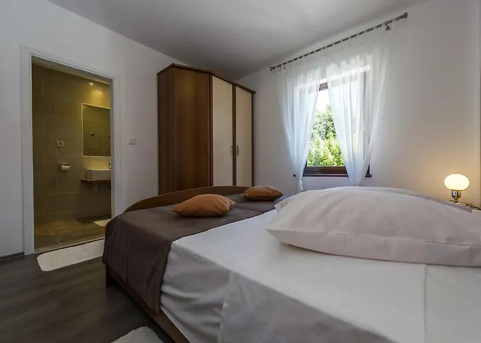 Spacious Three-bedroom Balun With Pool 포레치