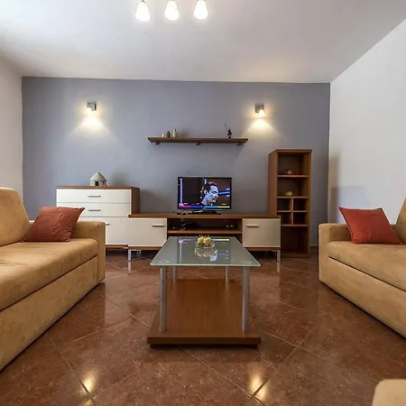 Vila Spacious Three-bedroom Balun With Pool