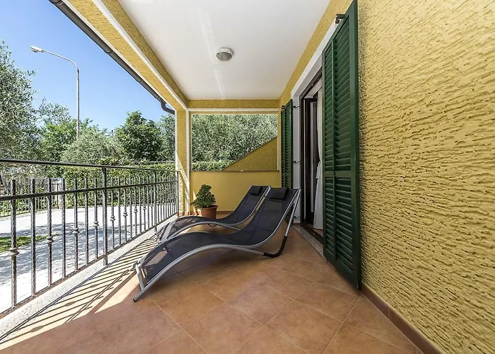 Spacious Three-bedroom Balun With Pool *